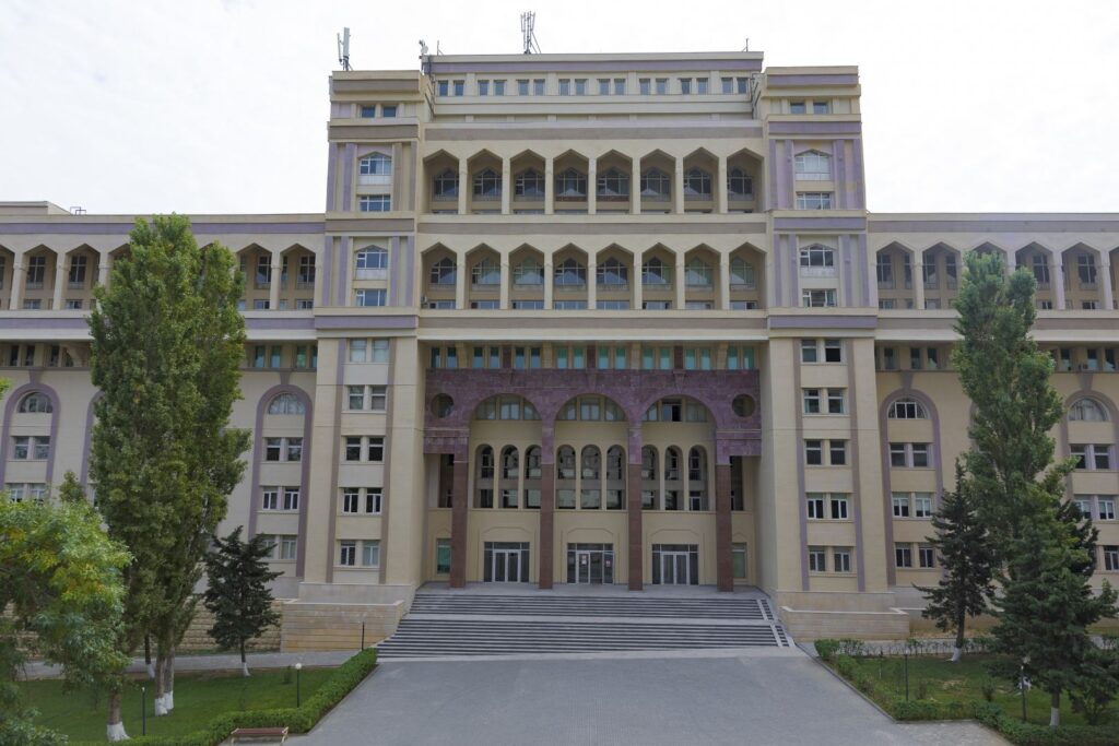 atu_azerbaycan_tibb_universiteti_bina_131020