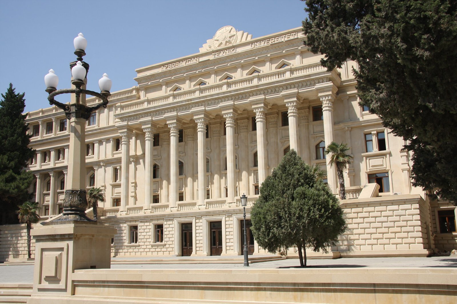 Teknik Üniversite